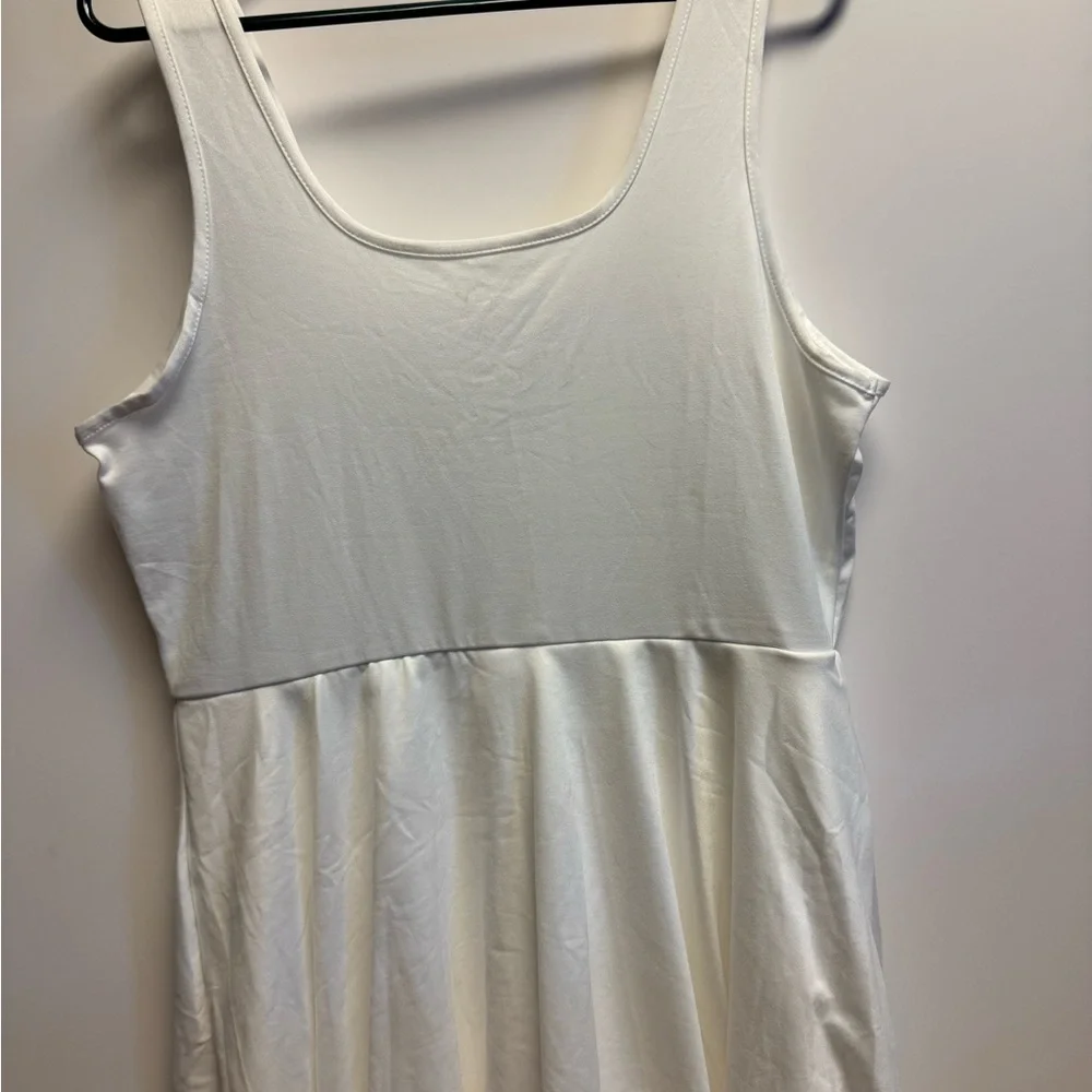 White‎ Sleeveless tennis skort